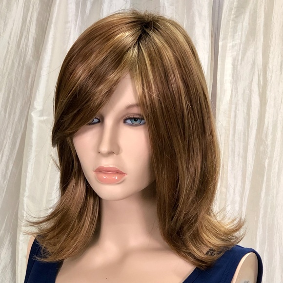 NWT Noriko Kenzie Mochaccino Shoulder Length Wig with Layers - Picture 2 of 8